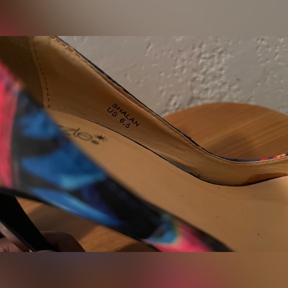 Peacock patterned Shoedazzle heels - Picture 2 of 6